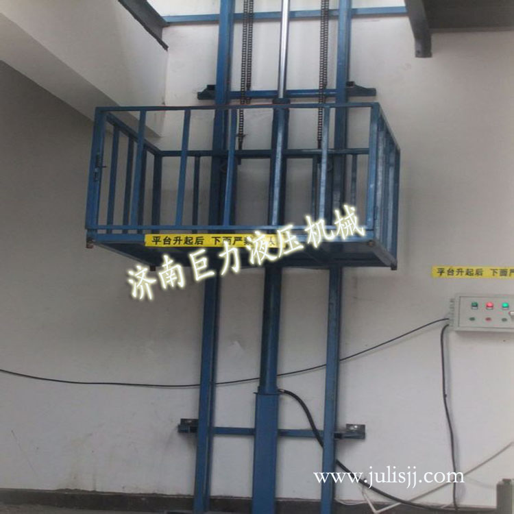 導(dǎo)軌式升降機(jī)